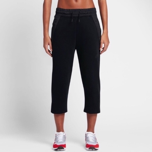 Nike Pants - Nike tech black cropped athletic pants